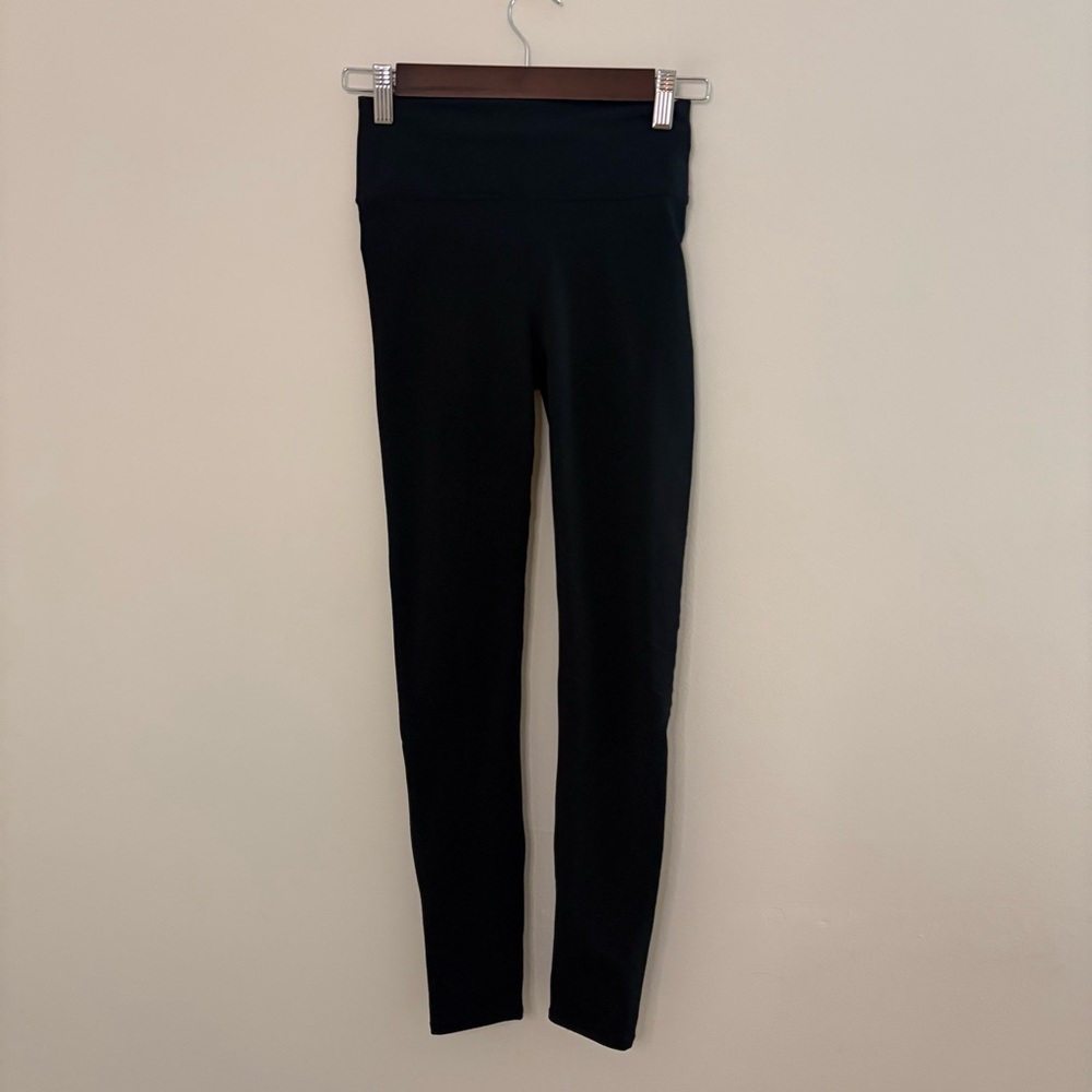 Fabletics Women’s Black Ankle Leggings 24” X 25” Basic workout yoga gym